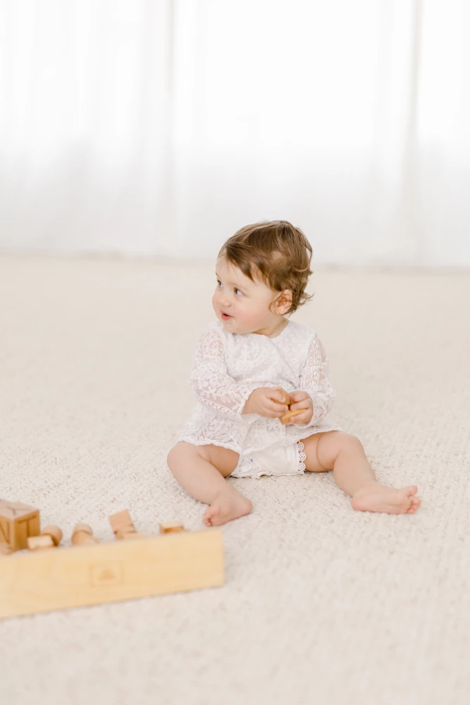 enfant bonheur jouer jouet marron